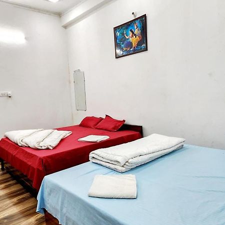 Pitambara Dham Hotel Vrindāvan Buitenkant foto