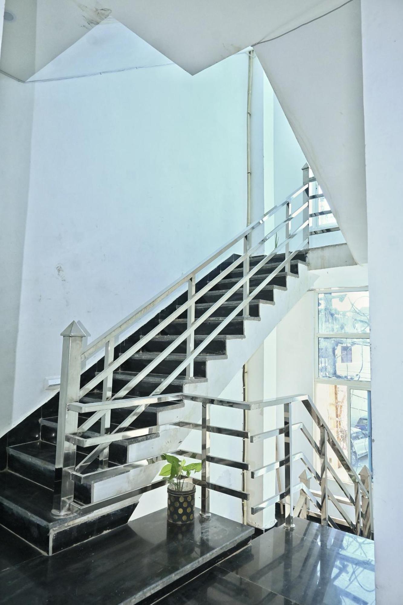 Pitambara Dham Hotel Vrindāvan Buitenkant foto