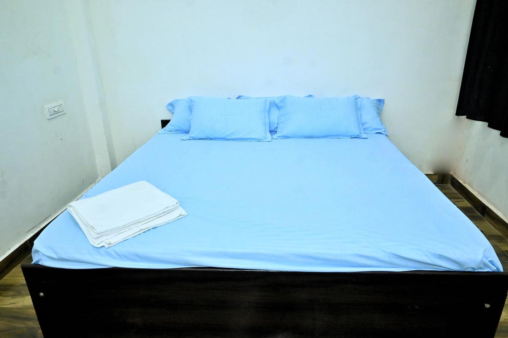 Pitambara Dham Hotel Vrindāvan Buitenkant foto
