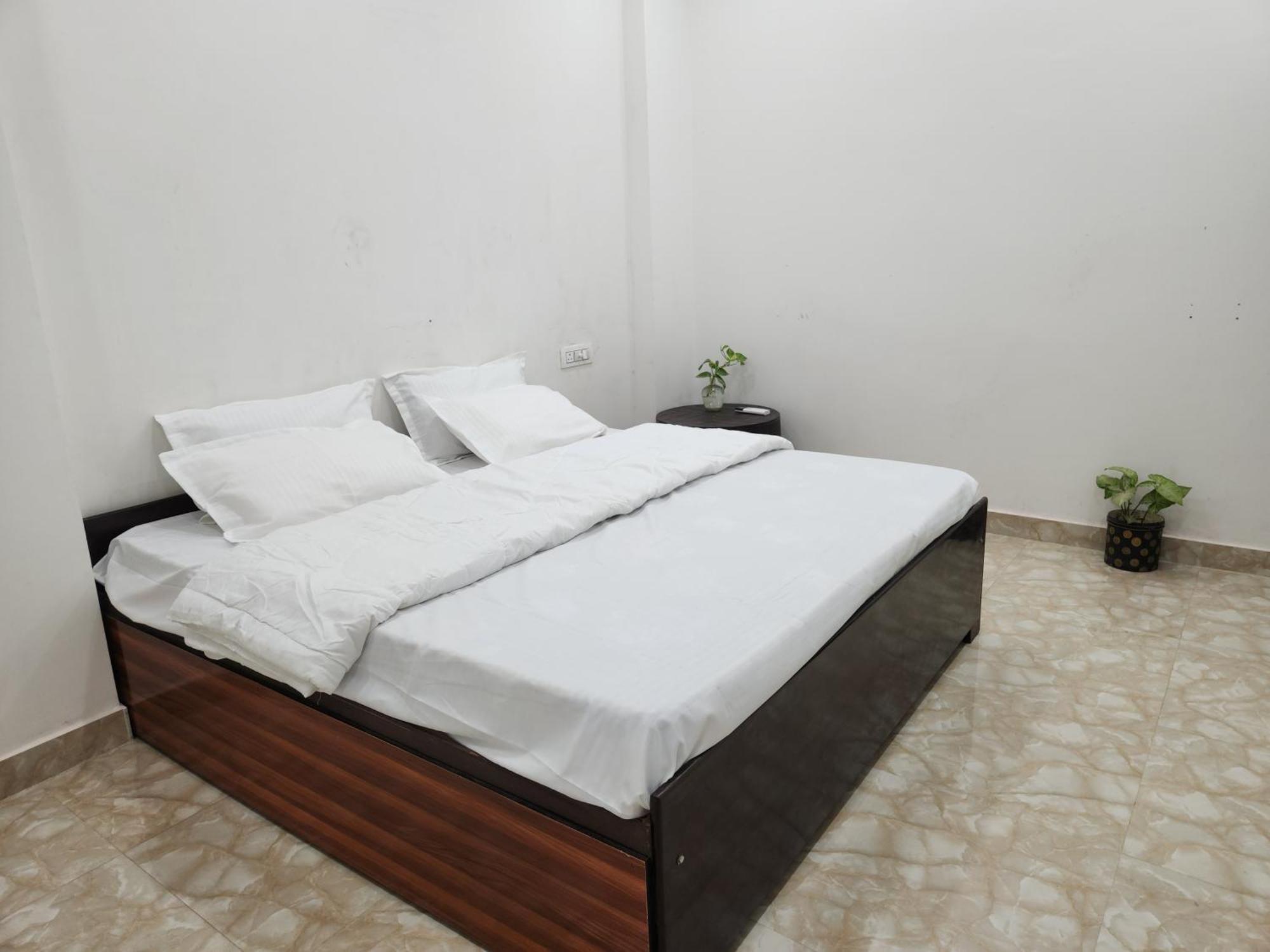 Pitambara Dham Hotel Vrindāvan Buitenkant foto