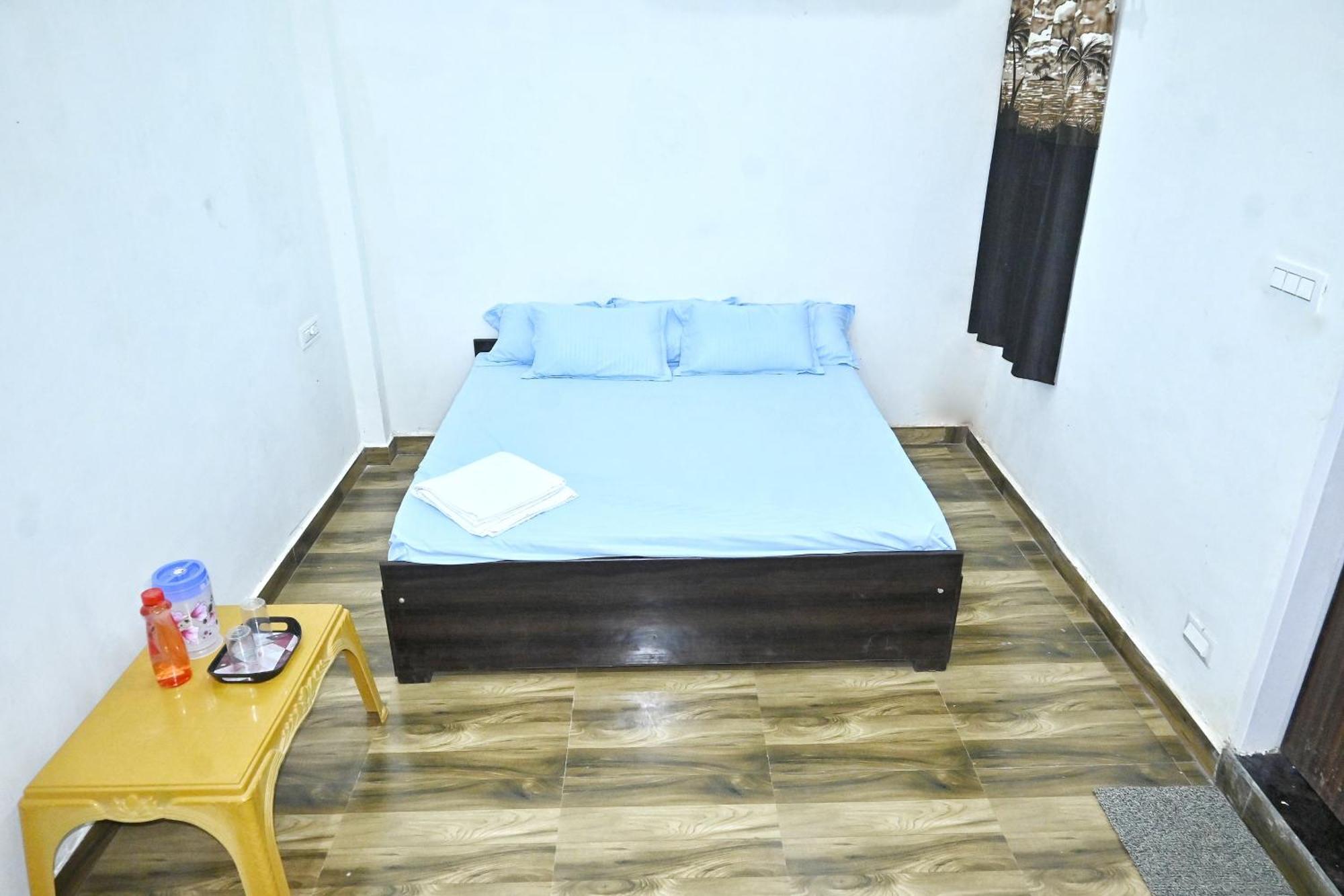 Pitambara Dham Hotel Vrindāvan Buitenkant foto