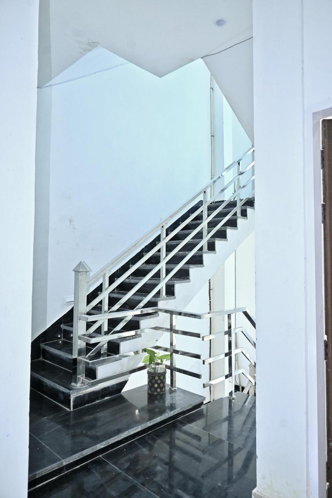 Pitambara Dham Hotel Vrindāvan Buitenkant foto