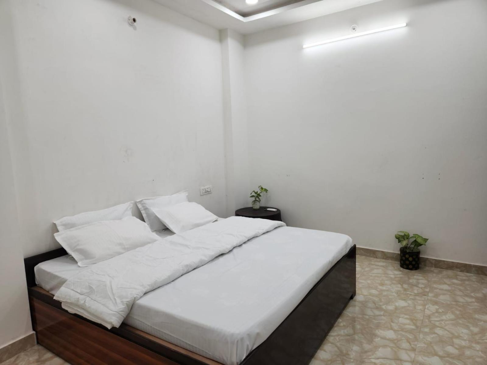 Pitambara Dham Hotel Vrindāvan Buitenkant foto