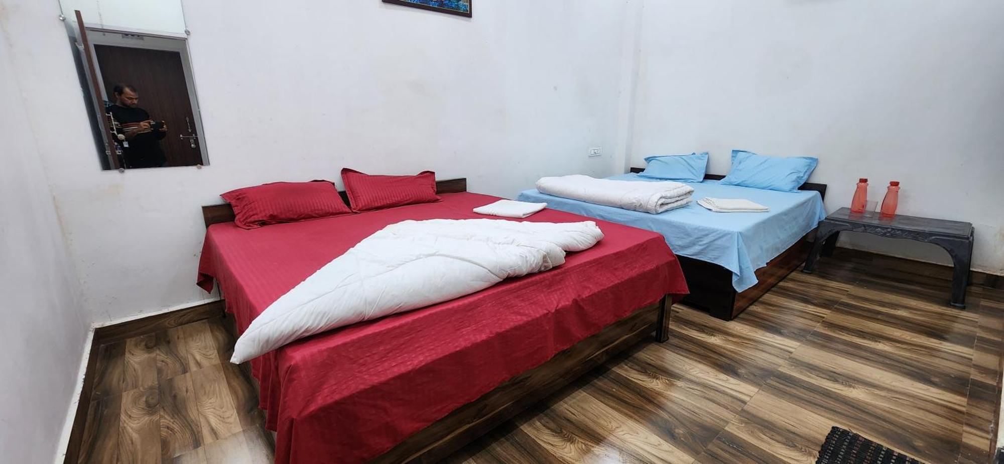 Pitambara Dham Hotel Vrindāvan Buitenkant foto